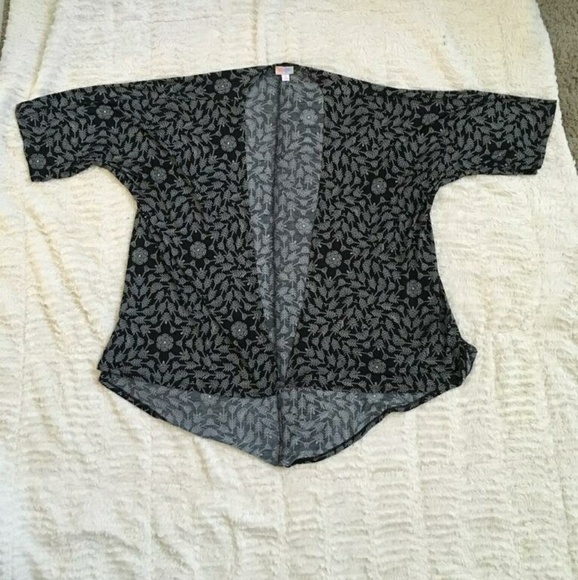 LuLaRoe Tops - Lularoe Lindsay